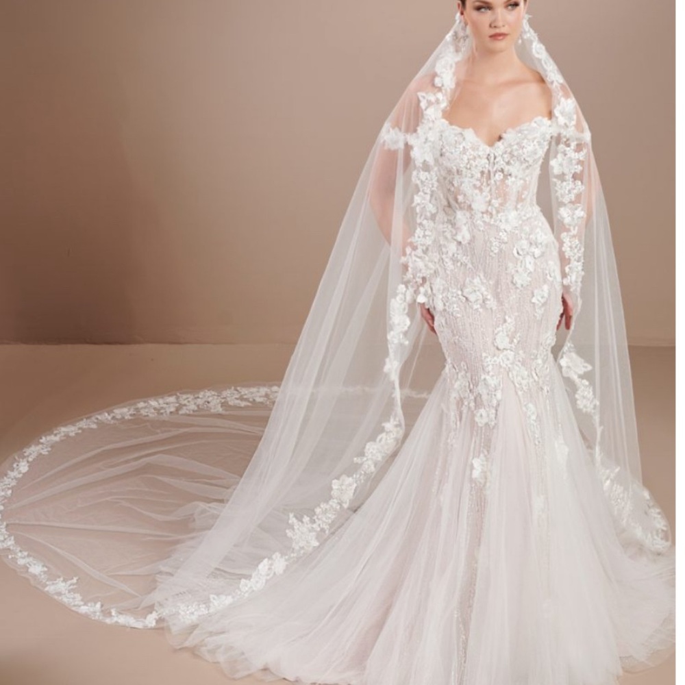 Elegant White Lace Wedding Dress (Christina Wu)